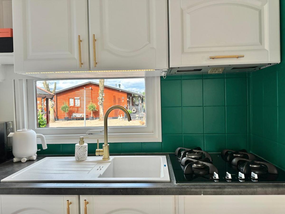 Gezellig Chalet Met 2 Slaapkamers En Zicht Op Het Water Erm Екстериор снимка