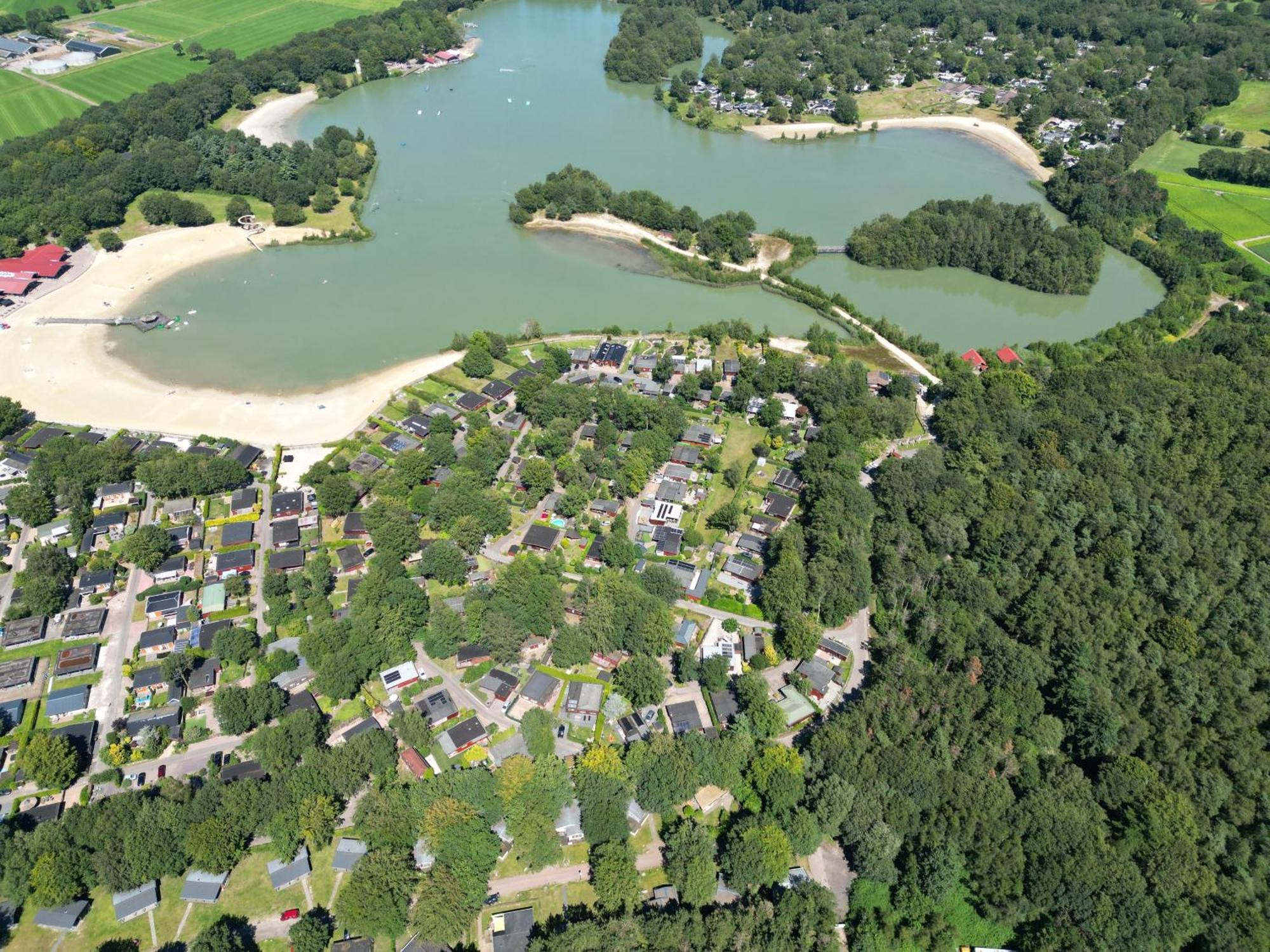 Gezellig Chalet Met 2 Slaapkamers En Zicht Op Het Water Erm Екстериор снимка