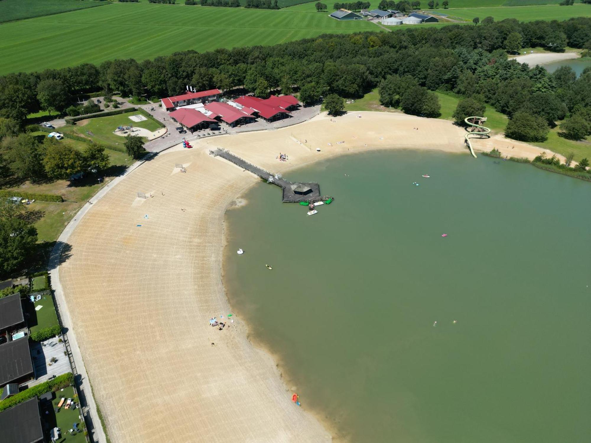 Gezellig Chalet Met 2 Slaapkamers En Zicht Op Het Water Erm Екстериор снимка