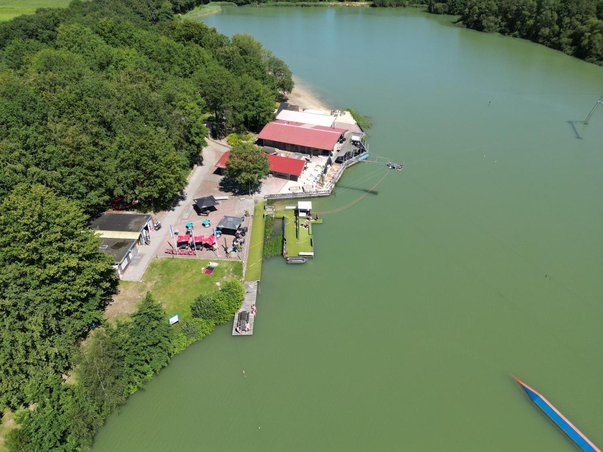 Gezellig Chalet Met 2 Slaapkamers En Zicht Op Het Water Erm Екстериор снимка